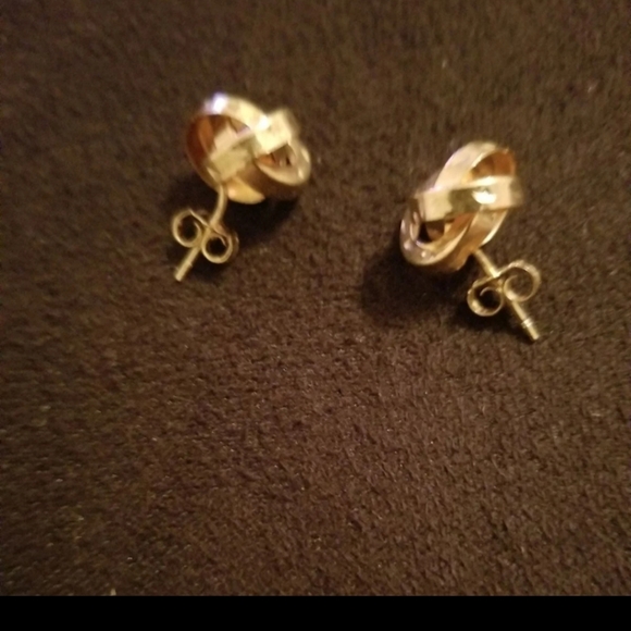 14kt Solid Gold Swirl Stud Earrings - Picture 5 of 7